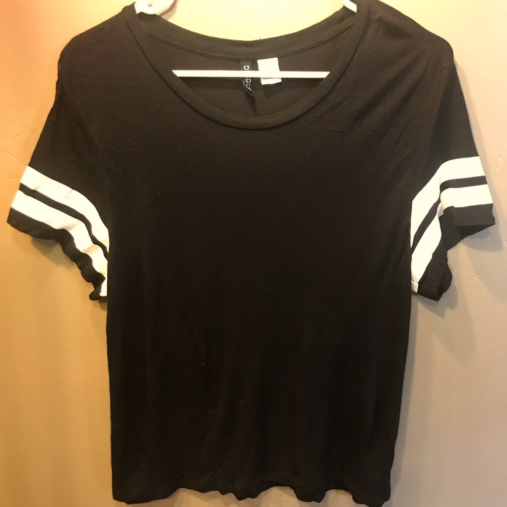 Sporty black tee with white stripes